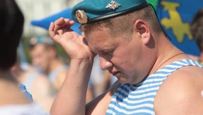 Смольный и "Водоканал" призвали петербуржцев встретить День ВДВ дома