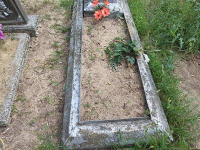 На Луганщине вандалы начали обворовывать могилы