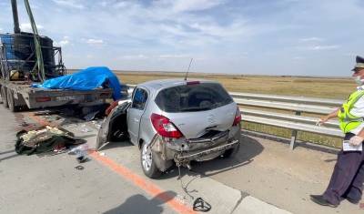 Три человека погибли в аварии с автокраном в Волгоградской области