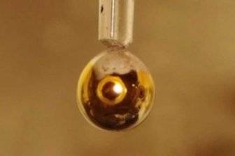 Чешские ученые создали в земных условиях воду с металлическими свойствами