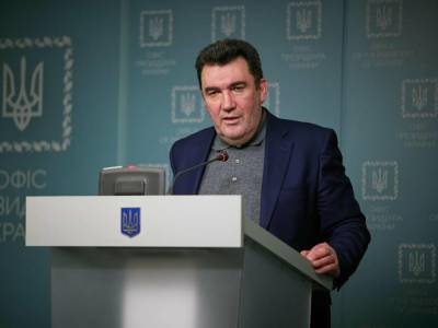 Данилов заявил, что на предприятия энергетического комплекса, принадлежащие в частности Ахметову и Коломойскому, могут ввести временные администрации