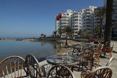 Кипр ужесточил условия пребывания на курорте для туристов