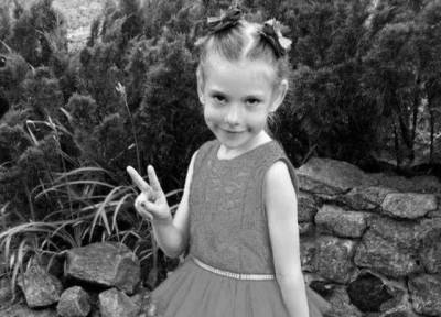 На Харьковщине попрощались с убитой 6-летней Мирославой Третяк
