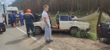 Пострадавшего вырезали из кузова ВАЗа после ДТП на трассе «Вологда-Медвежьегорск»
