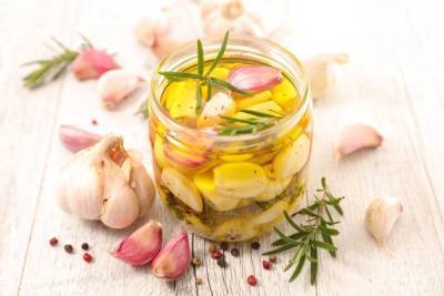 Необычные рецепты маринованного чеснока – такого вы еще не пробовали!