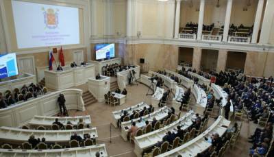 После выборов в России может остаться лишь один региональный парламент, в котором все депутаты получают зарплату