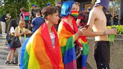 Полиция составила 12 админпротоколов на противников "Рейвах прайда" ЛГБТ под Офисом президента