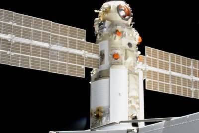Российские космонавты перешли на борт модуля Наука