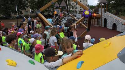 В Приозерском районе открыли многофункциональную детскую площадку