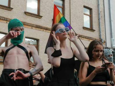 Полиция составила админпротоколы на 12 человек после столкновений на ЛГБТ-прайде под Офисом президента Украины