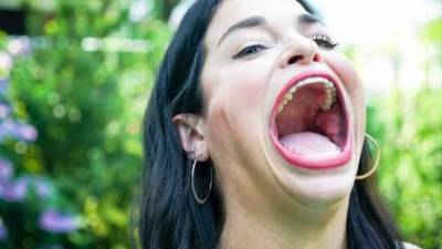 Мечта дантиста: американка признана обладательницей самого широко открытого рта