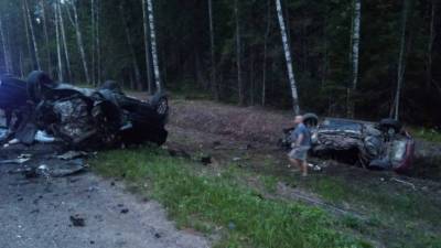 Три человека погибли в аварии под Псковом