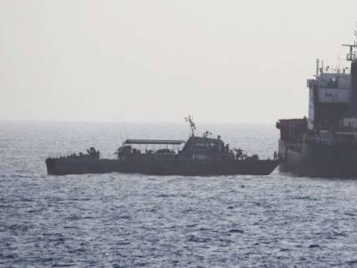 У побережья Омана совершено нападение на танкер, погибли два человека