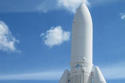 Ракета Ariane 5 с перепрограммируемым спутником связи стартовала на орбиту