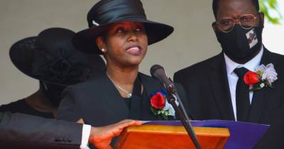 Вдова президента Гаити притворилась мертвой во время расстрела