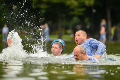В Петербурге угрожают отключить фонтаны на День ВДВ