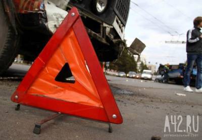 В Кемерове на проспекте Октябрьском перевернулась машина