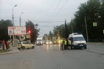 В Омске в городке Нефтяников погиб в аварии мотоциклист