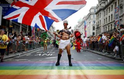 В Британии решили лишать денег руководство банков за недостаток ЛГБТ-сотрудников в коллективе