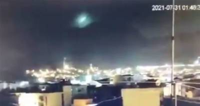 Загадочная вспышка в ночном небе Измира – кадры предполагаемого падения метеорита