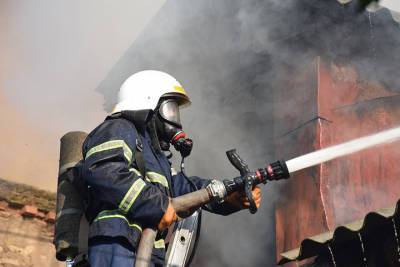 Под Брянском пожарные три часа тушили возгорание жилого дома