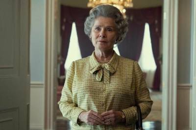 Имельда Стонтон в роли королевы Елизаветы II в пятом сезоне "Короны"