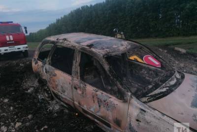 Под Буинском в Татарстане «Лада» врезалась в насыпь и загорелась