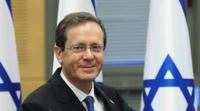 Президент Израиля получил третью дозу COVID-вакцины