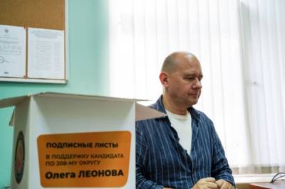 Леонов сдал в избирком подписи для регистрации кандидатом в депутаты ГД