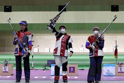 Зыкова и Каримова выиграли "серебро" и "бронзу" в стрельбе из винтовки на Олимпиаде