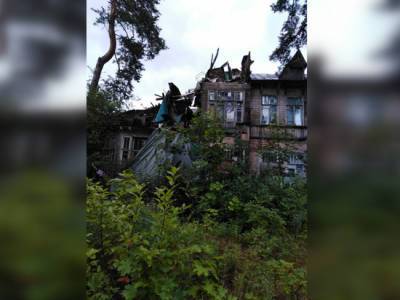 В Сестрорецке произошло обрушение старой деревянной дачи