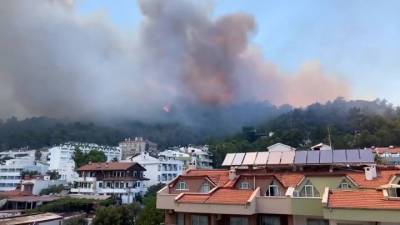 Россия направляет в Турцию дополнительную пожарную технику