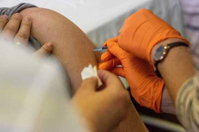 Венгрия вводит обязательную вакцинацию от COVID-19 для медиков