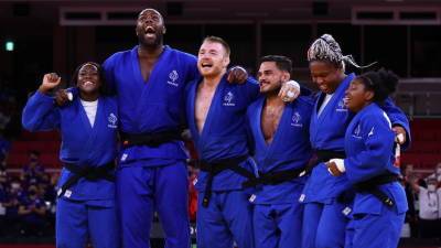 Французские дзюдоисты выиграли золото ОИ в командном турнире