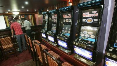 Из казино в квартире в Кировском районе вынесли 30 игровых автоматов