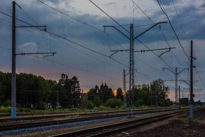 Поезд Адлер-Москва столкнулся с цементовозом под Калугой