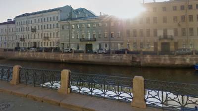 Злоумышленники расстреляли катер в Петербурге из пневматического оружия