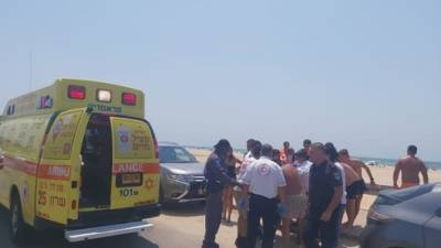 Мужчина утонул на глазах у детей на диком пляже в Нетании