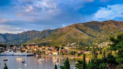 Черногория запретила посещать рестораны туристам без COVID сертификатов