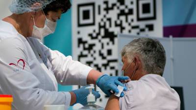 Вирусолог Чепурнов о рекордной смертности: медленно вакцинируемся