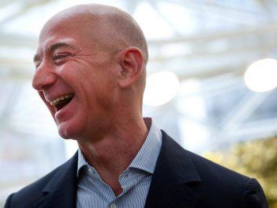 Владелец Amazon уступил место богатейшего человека мира