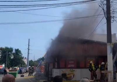 Пожар дня: в Одессе сгорели 3 МАФа на Таирова (видео)