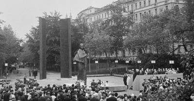 Владимир Ленин - Надежда Крупская - Советское фото с памятником Крупской вызвало споры среди москвичей - moslenta.ru - Москва