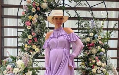 Сияет словно ангел: беременная Катя Осадчая восхитила образом в воздушном платье, невозможно оторвать взгляд