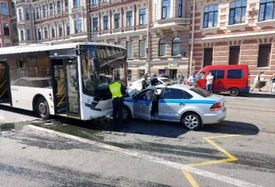 Два ДТП с участием полицейских машин произошло в Петербурге за час