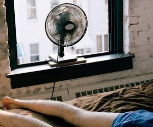 Почему не следует спать с включенным вентилятором: 6 важных причин
