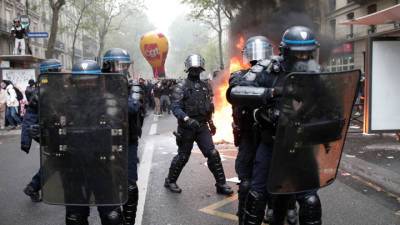В центре Парижа применили газ против демонстрантов