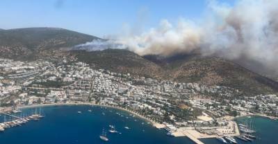 В турецком Бодруме из-за лесных пожаров вновь эвакуировали туристов из трёх отелей