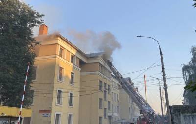 Площадь пожара в общежитии в Нижнем Новгороде увеличилась до 1 тыс. кв. м