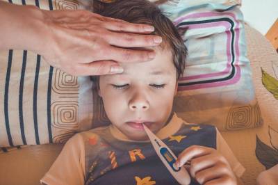 «Пустил корни в детей»: врач объяснил, почему коронавирус помолодел